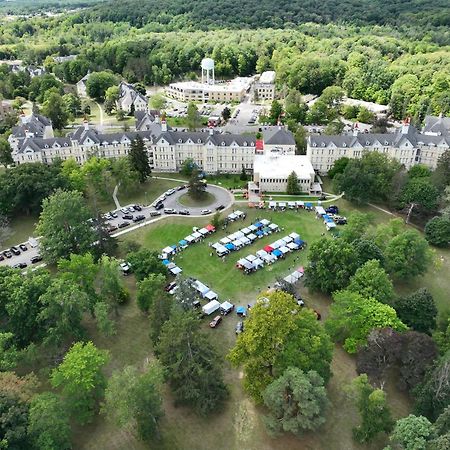 Condo On State Hospital Grounds! Τράβερς Σίτι Εξωτερικό φωτογραφία