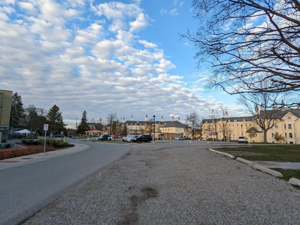 Condo On State Hospital Grounds! Τράβερς Σίτι Εξωτερικό φωτογραφία